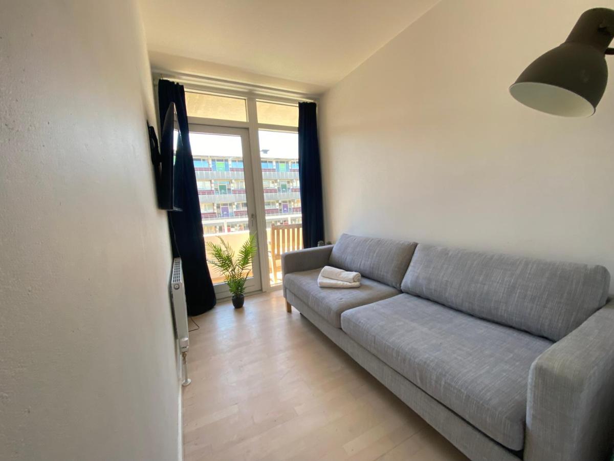 Central Copenhagen Apt with Balcony, Free Parking & Elevator - Housity