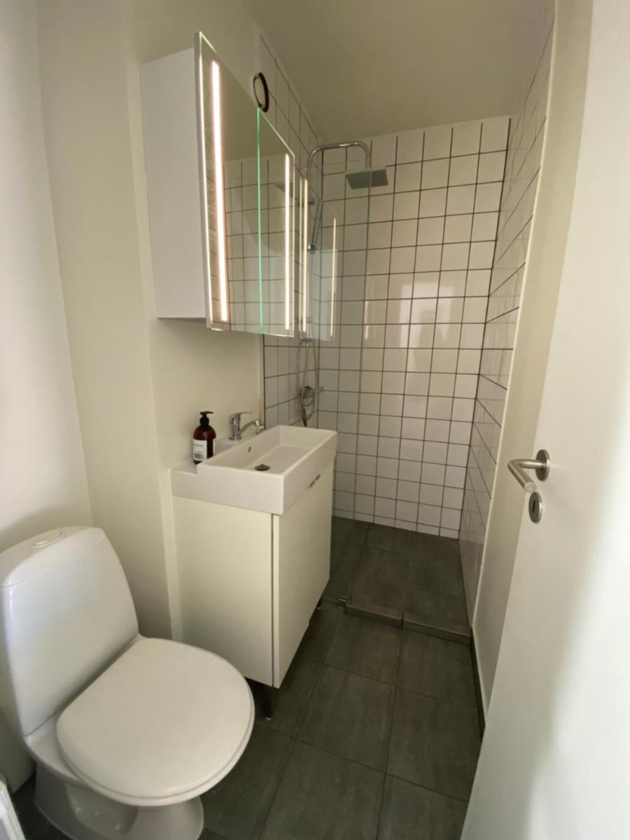 Central Copenhagen Apt with Balcony, Free Parking & Elevator - Housity