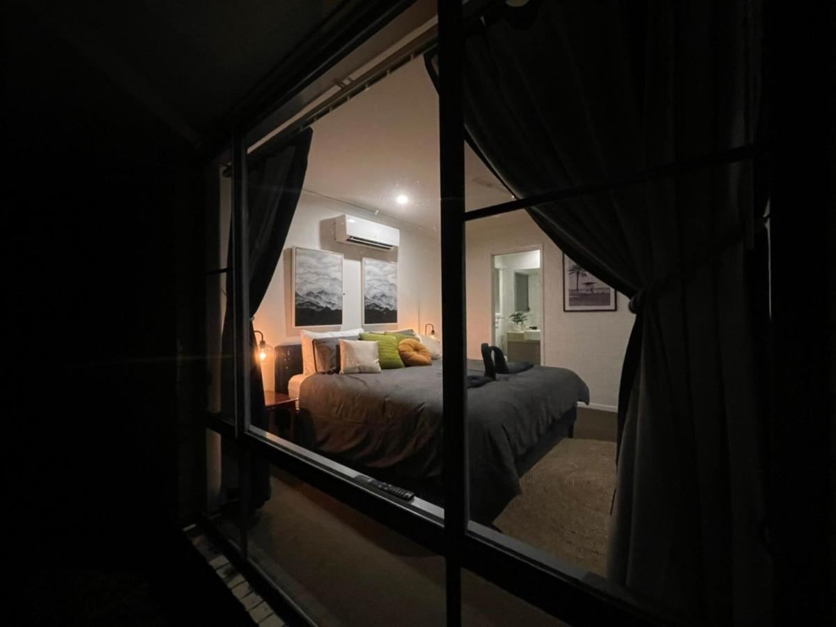LUX Exotic Holiday House in Burpengary East - Housity