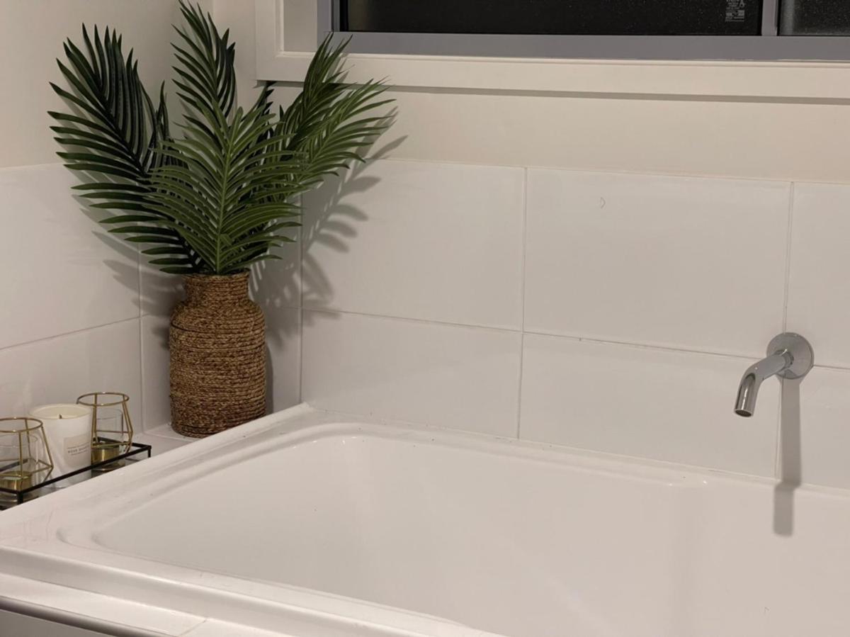 LUX Exotic Holiday House in Burpengary East - Housity