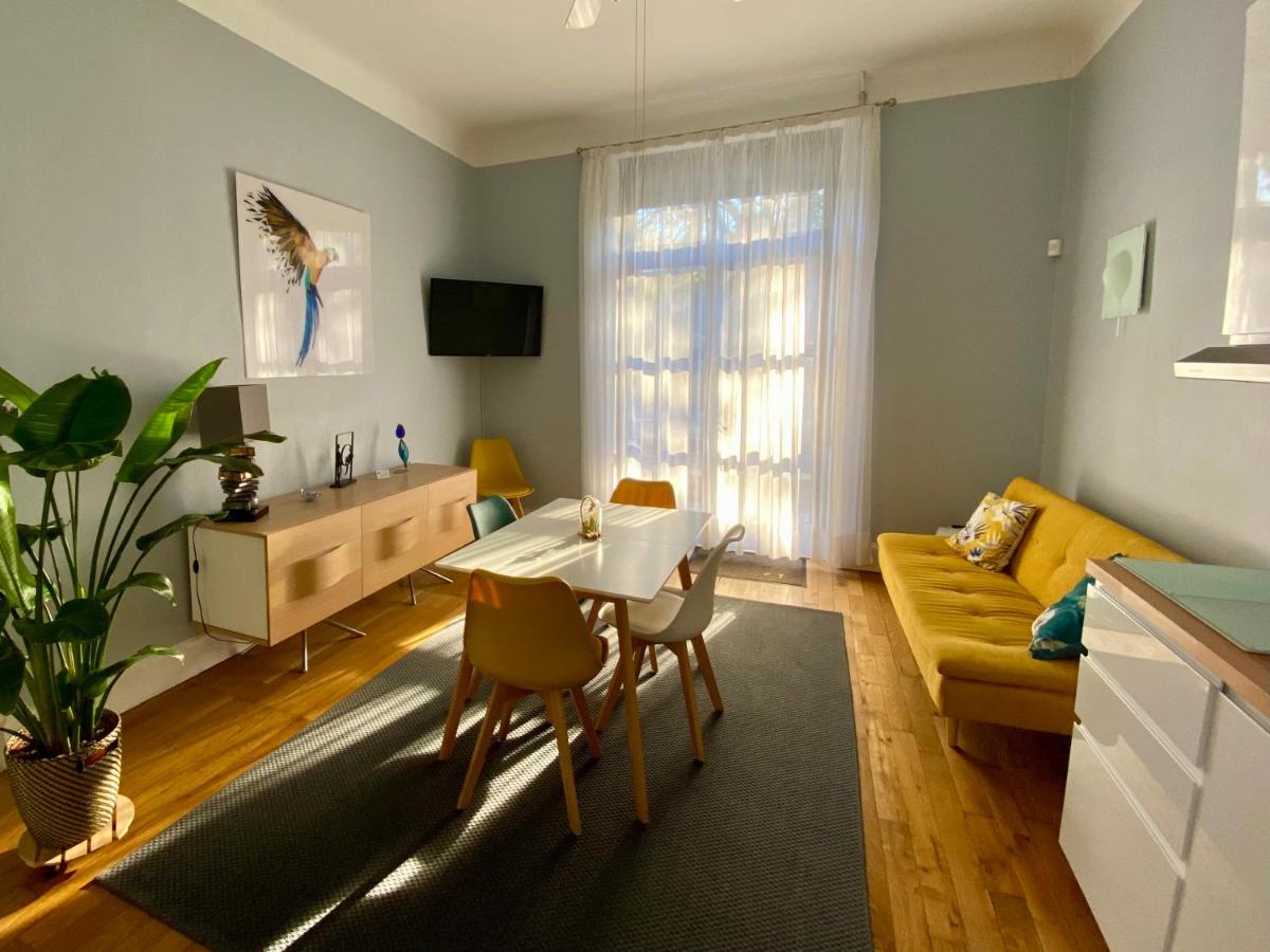 Villa Suzanne - Lambesc centre - Housity