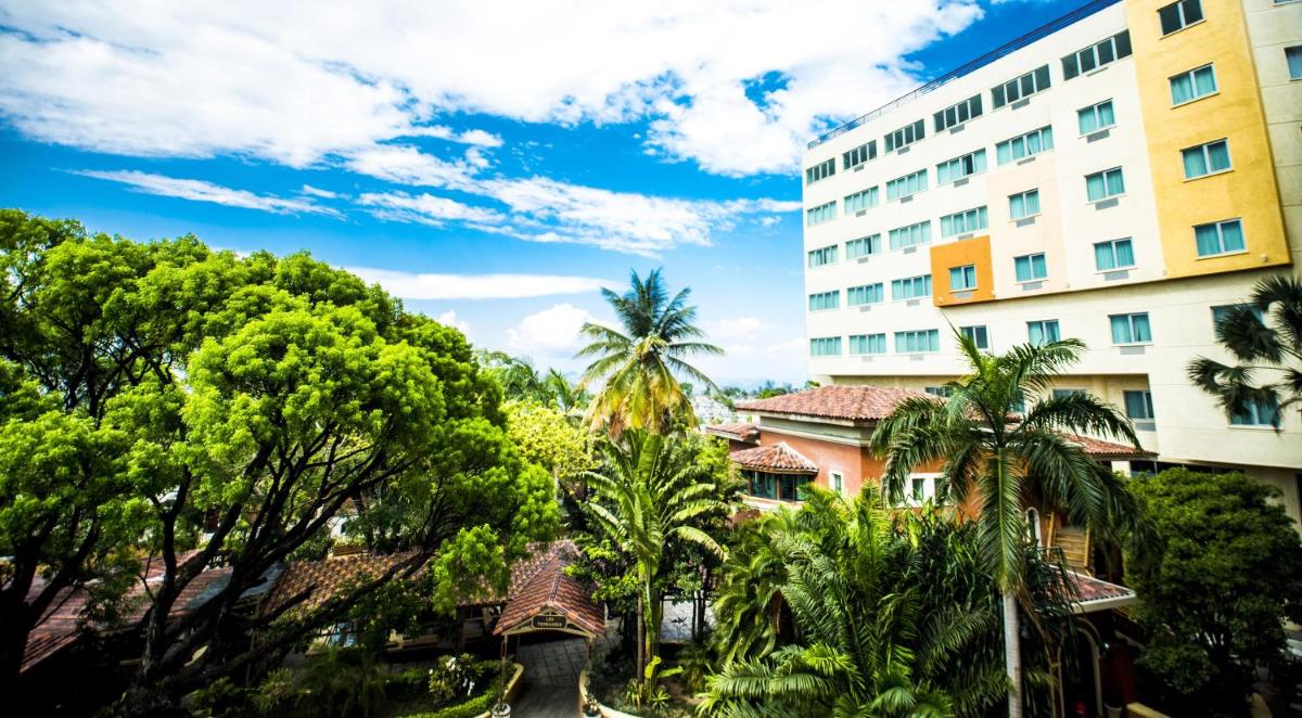 Hotel Royal Oasis - Housity