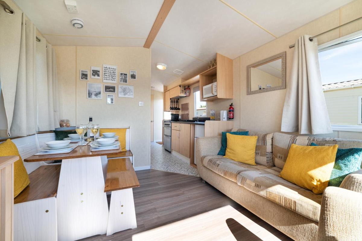 Dog Friendly Lovely Caravan 4 Berth Towyn North Wales Read full host details before booking Mon in to Fri out Fri in to Mon out Mon to Mon Fri to Fri ONLY - Housity
