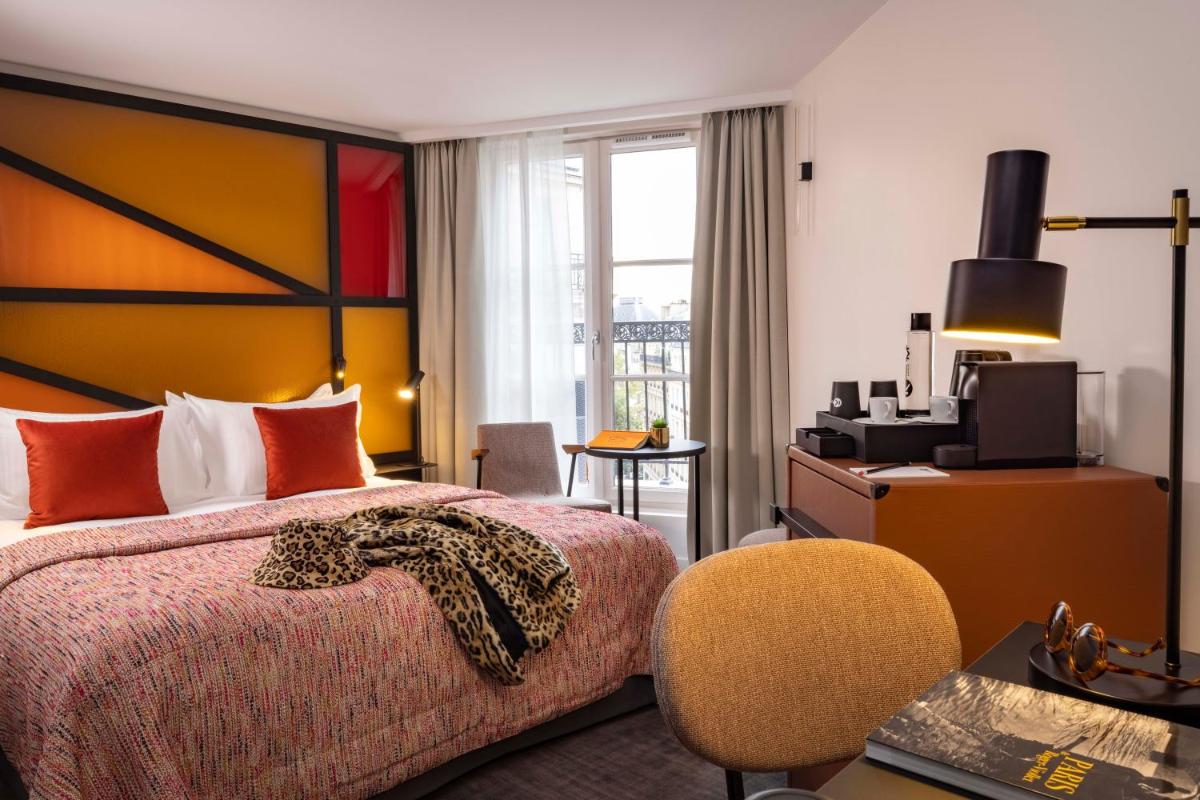 Un ou plusieurs lits dans un hébergement de l'établissement Le 12 Hôtel