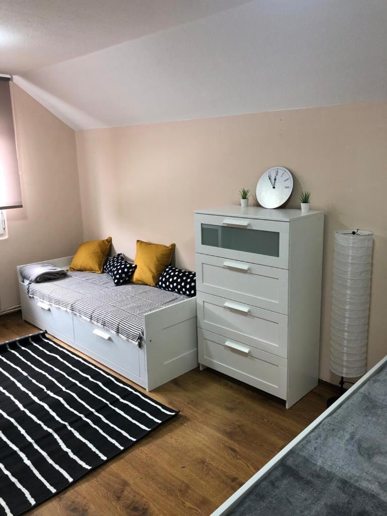 Suitetrails - Modern Studio Apartment