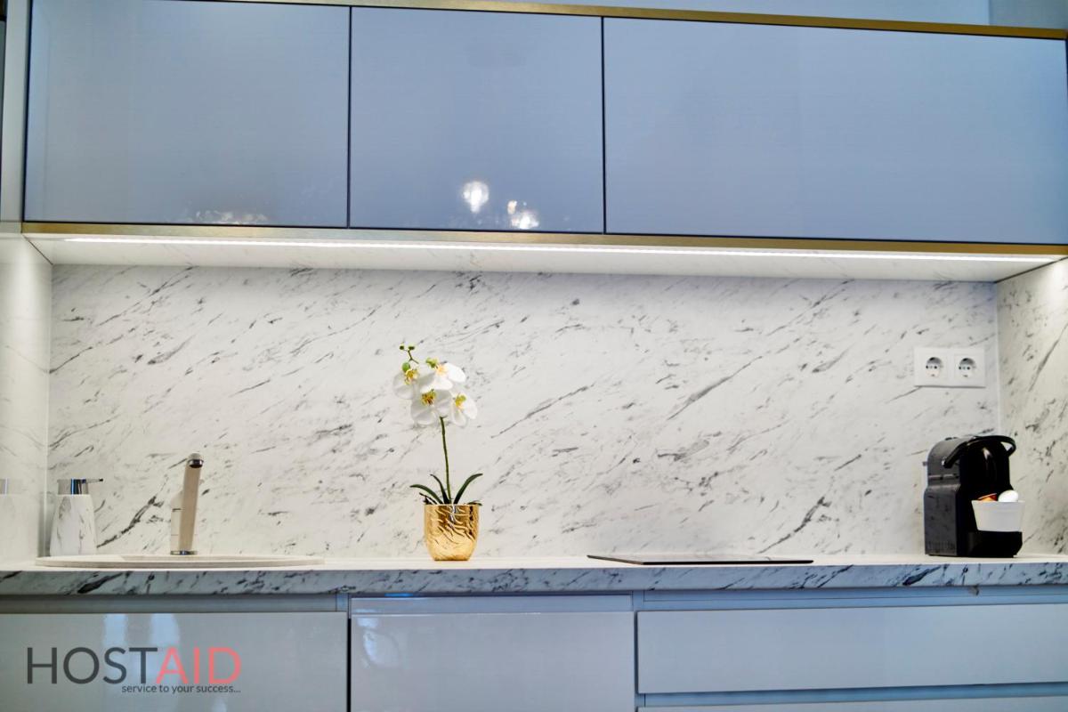 Azúr Apartment - hostAID - Housity