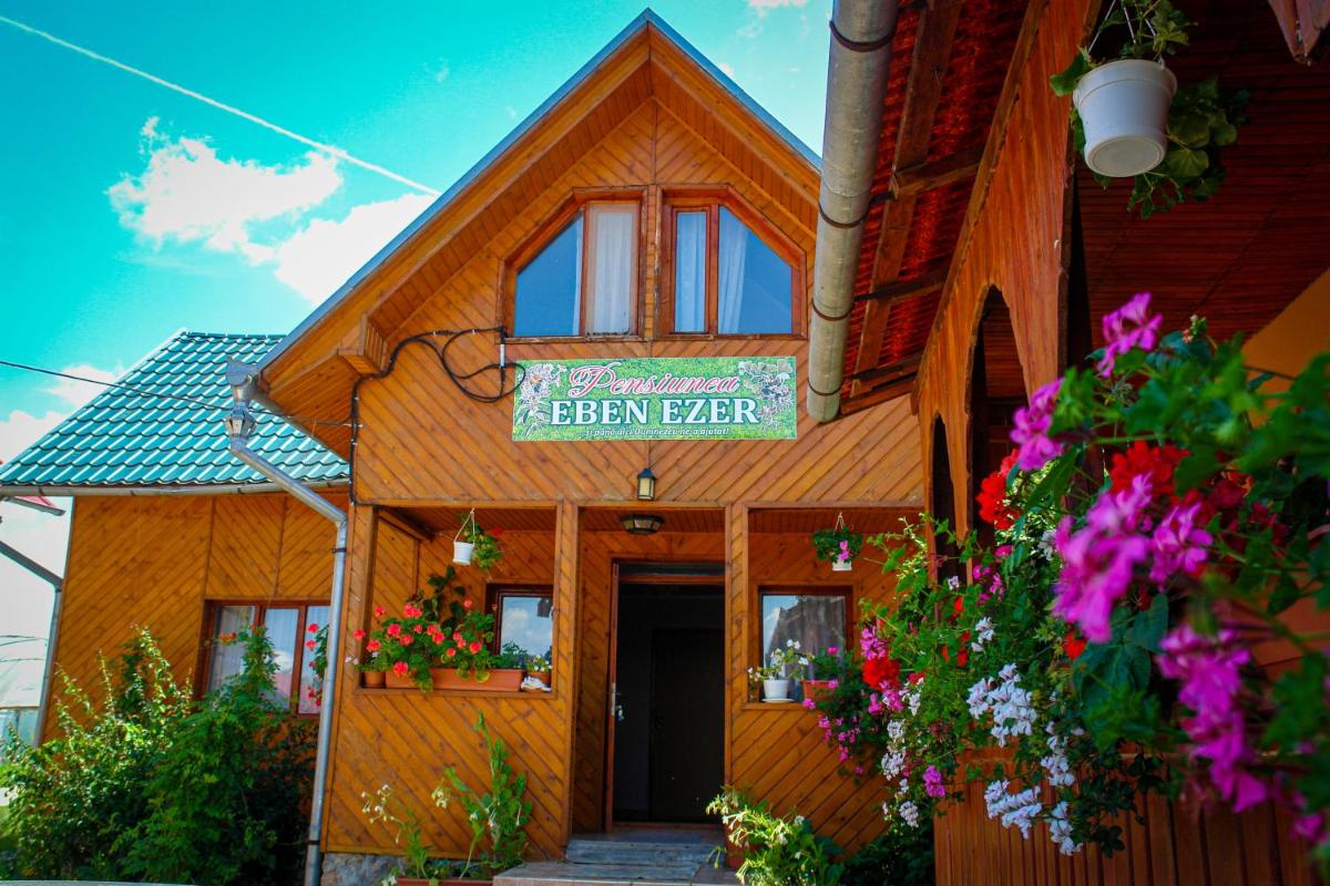 Cheerful 5-bedroom house close to Baile Felix 19km - Housity