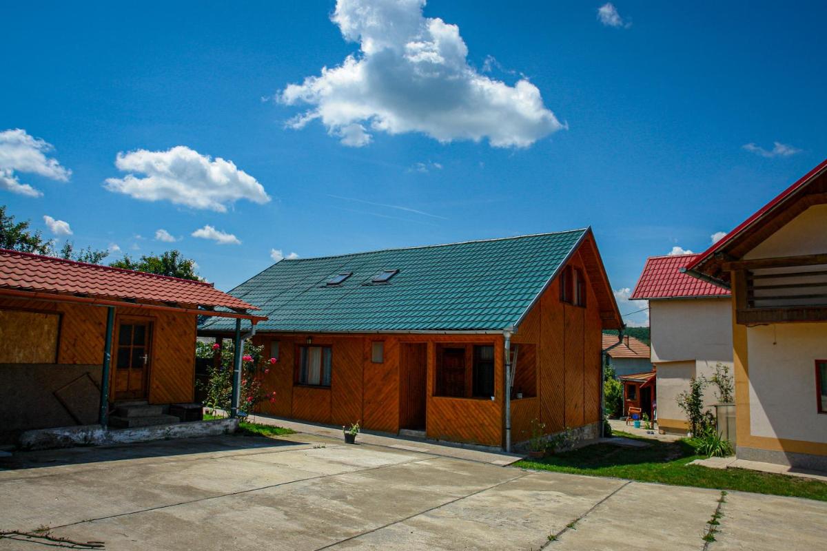Suitetrails - Cheerful 5-bedroom house close to Baile Felix 19km