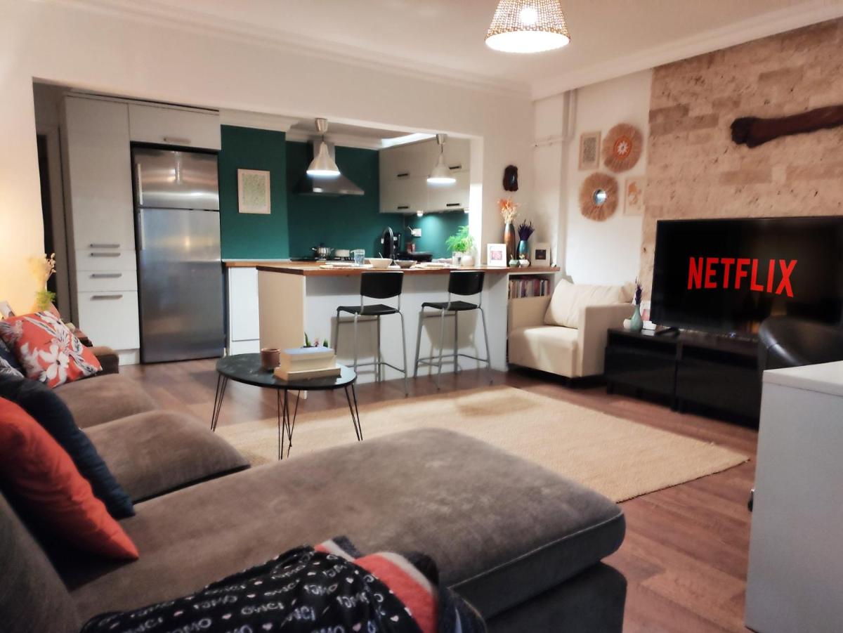 Apartment near Public Transportation in Gungoren - Housity