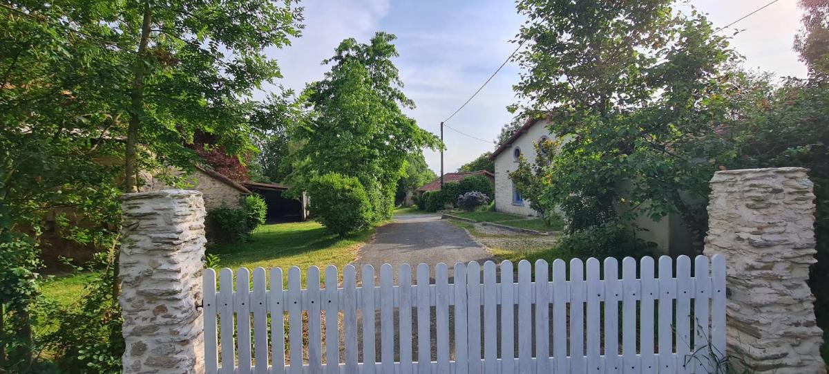 Le Terrier maison de campagne 250 m2 grande capacité 20 couchages, 4500m2 de terrain - Housity