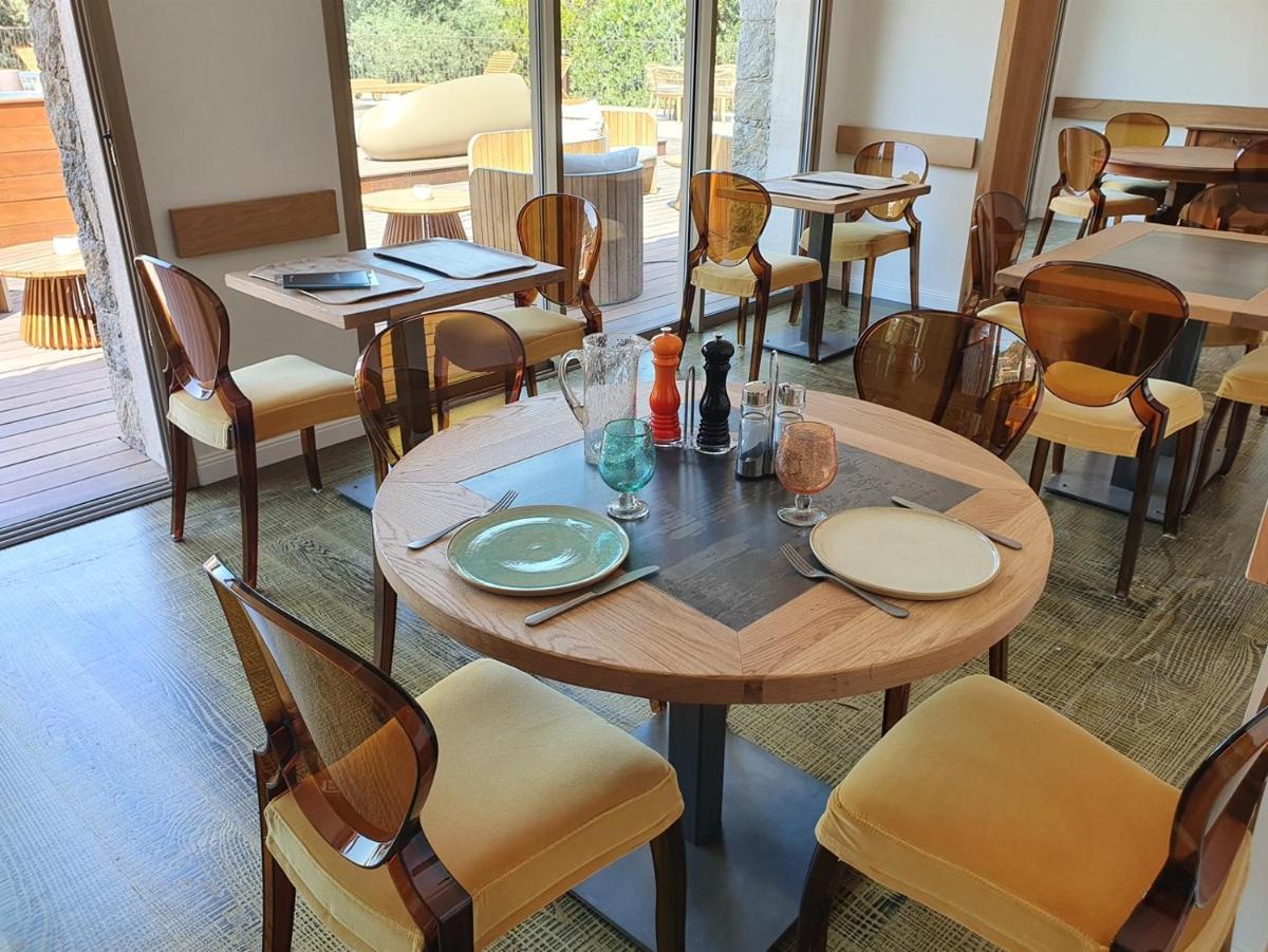 Restaurant ou autre lieu de restauration dans l'établissement Hôtel Casale Olmia