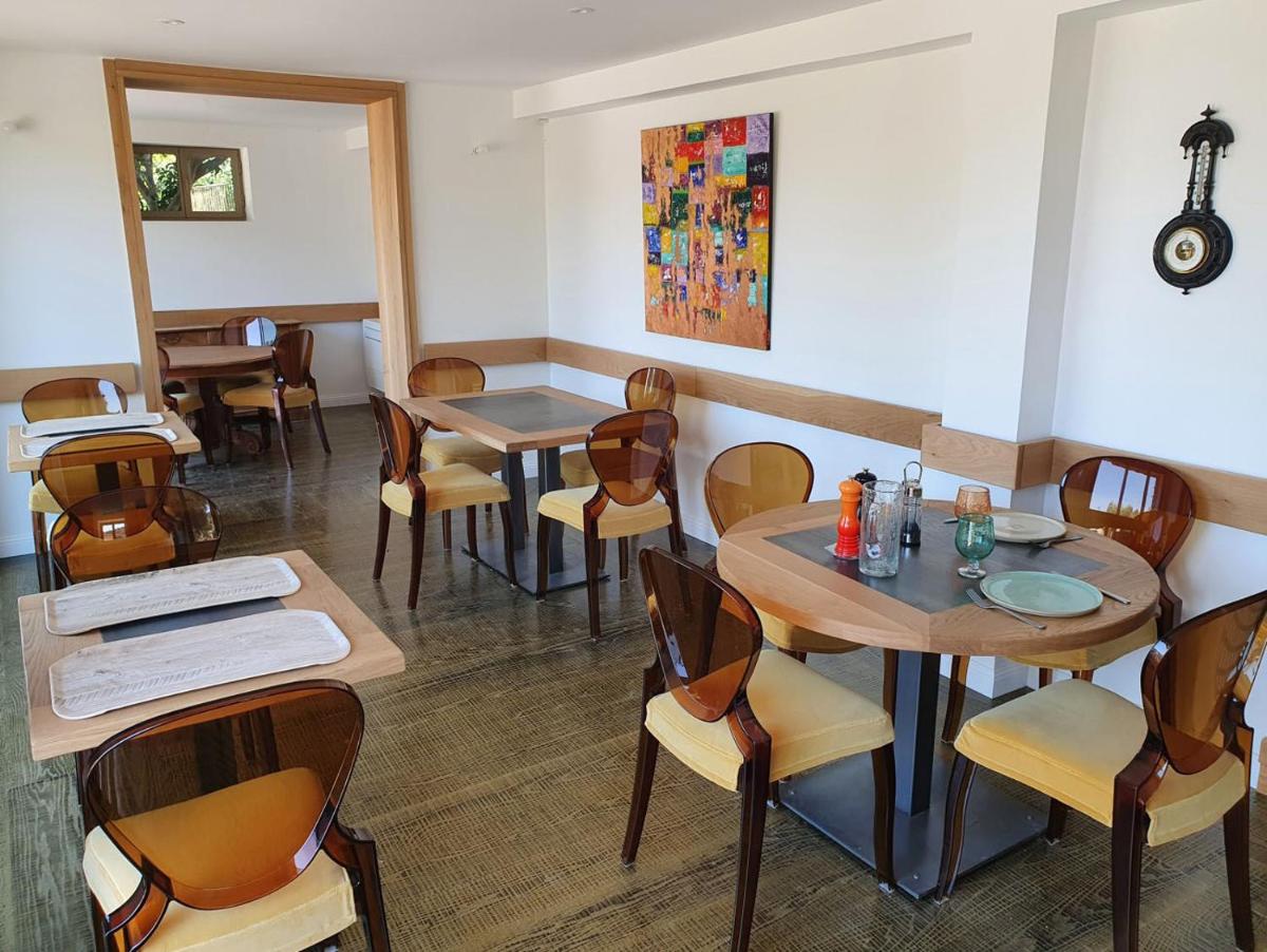 Restaurant ou autre lieu de restauration dans l'établissement Hôtel Casale Olmia