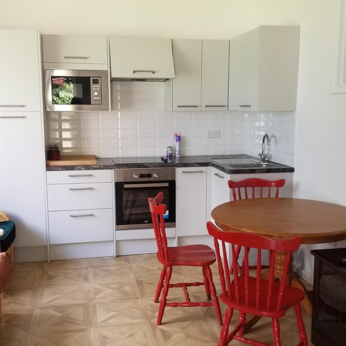 small house near beach - Housity