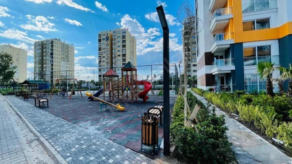 La Casa Airport House with A Nice Pool - Housity