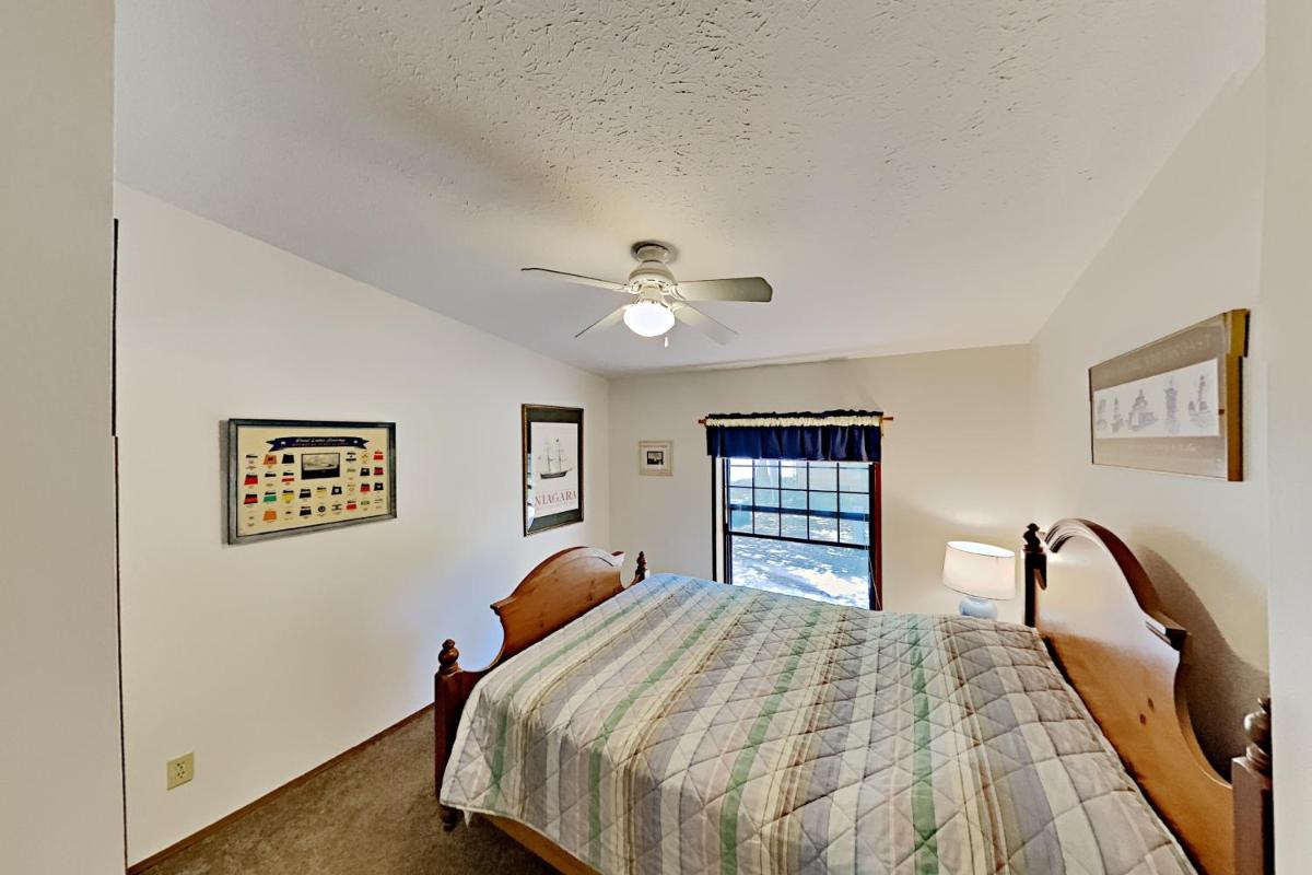 Put in Bay Island Club 61 - Housity