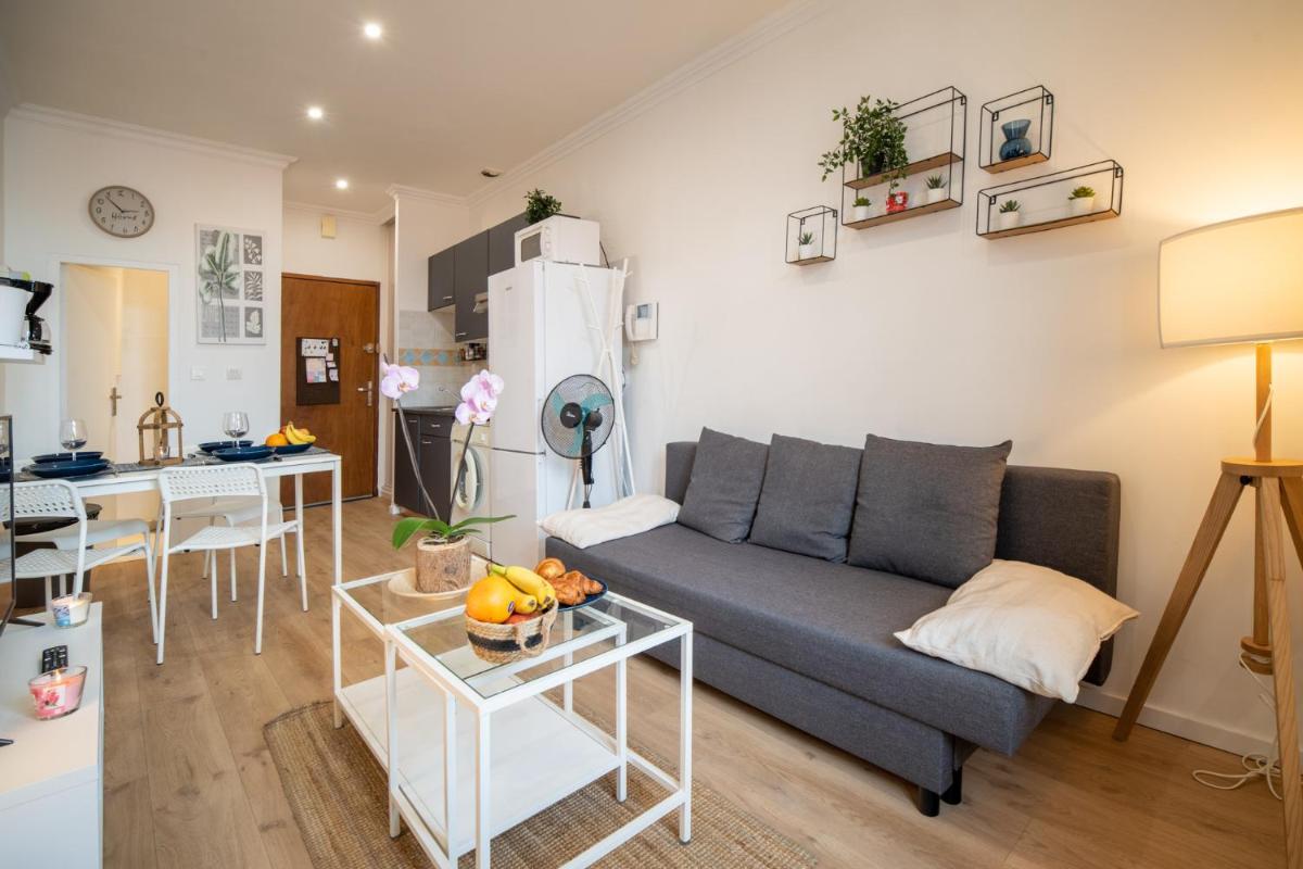 Private Independant flat - Lourdes city center - 2 Balconies - Housity