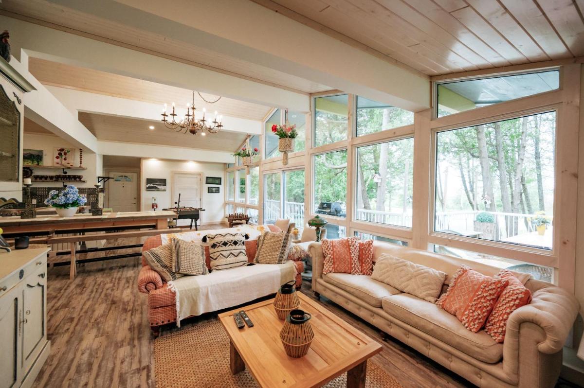 Sunflower Shores - South Bruce Peninsula - Bright Chalet on Lake Huron Once Upon A Stay - Housity