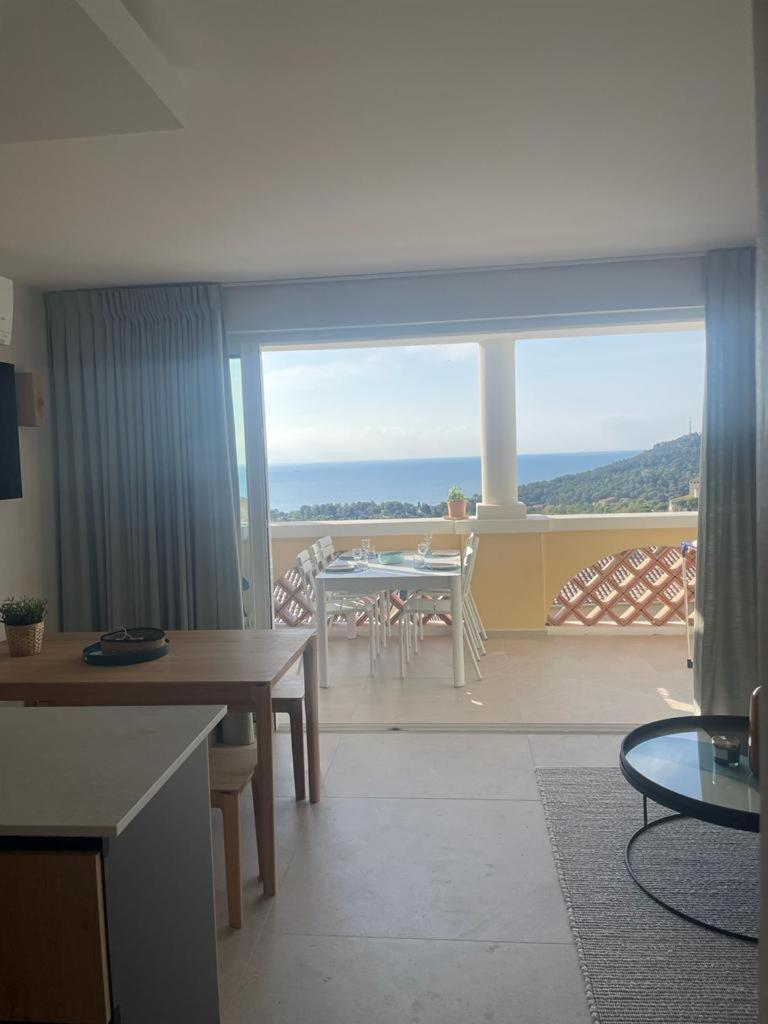 Apartment Julie I3, 140, Cap Esterel - Terrasse mit Meerblick und Strandnah by Riviera HomeLife - Housity