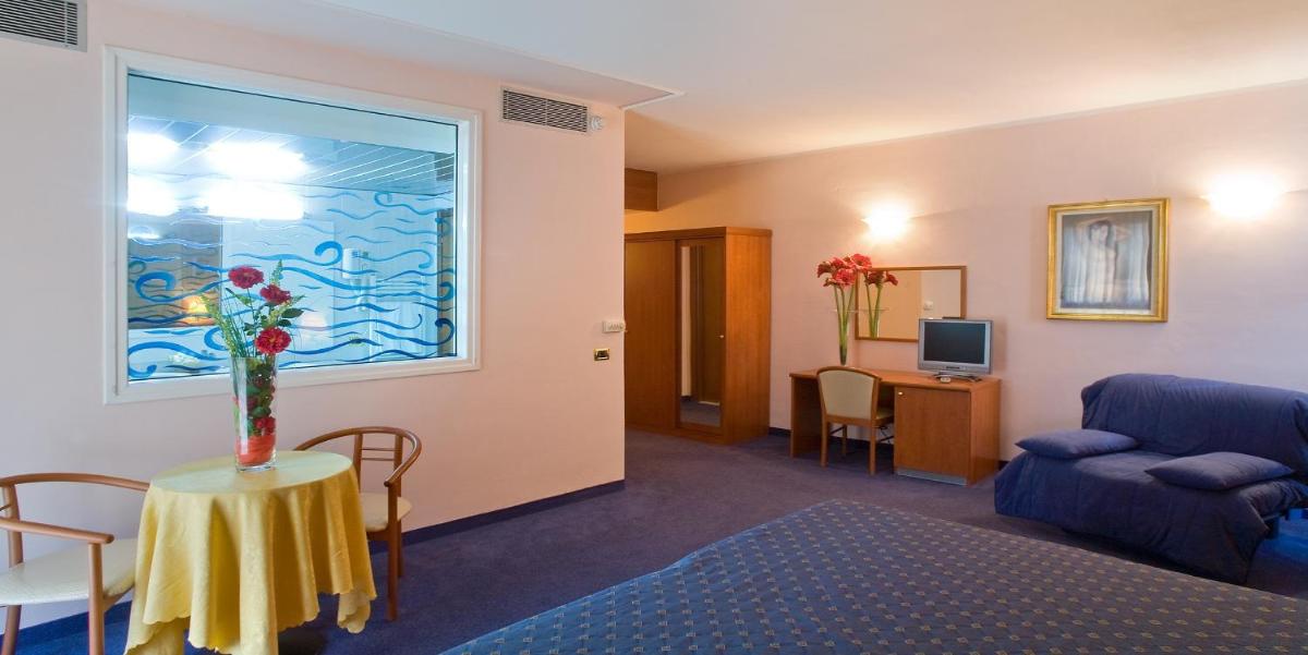 Valdenza Hotel - Housity