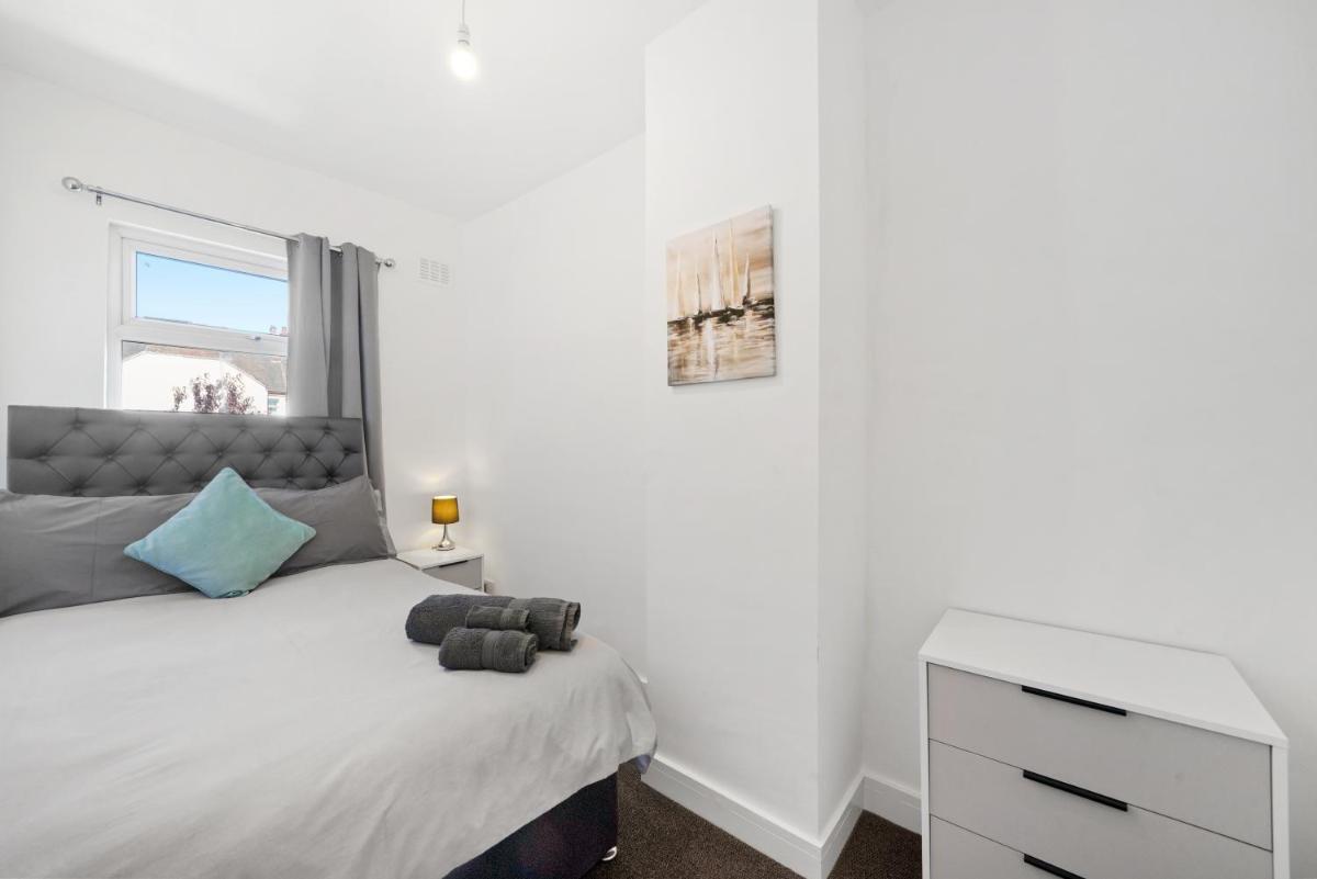 Just Renovated Hanley House by Xenox Property Group - Housity