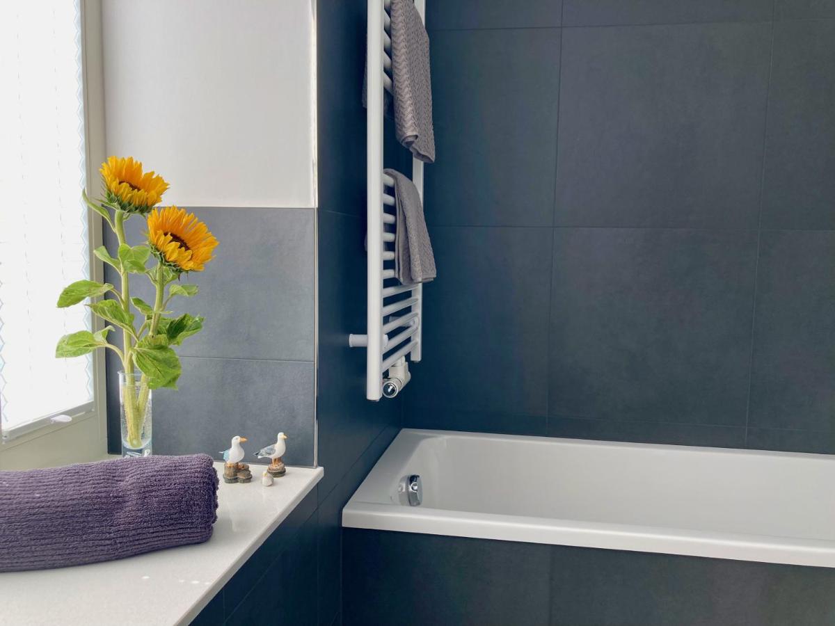 Ein Katzensprung zum Meer - 3 Zi, 2 Bäder, Balkon - Housity