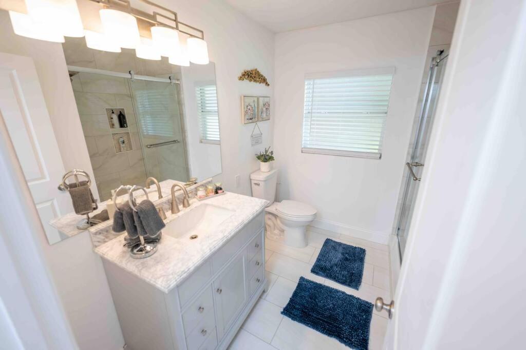 Beautiful House, Walking Distance to Stadium - Housity