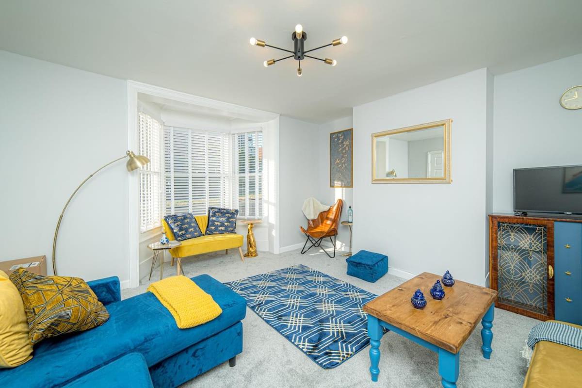 Lovely House on Trinity Square - Housity