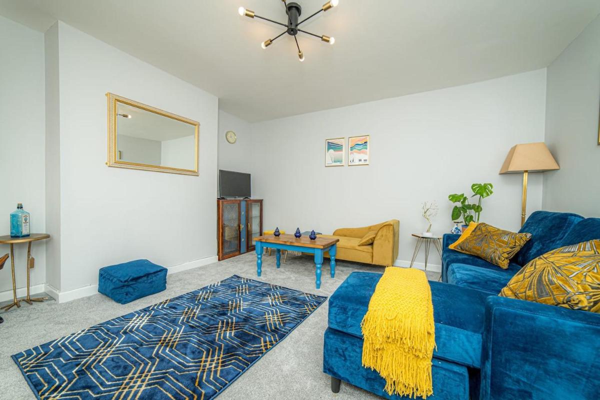 Lovely House on Trinity Square - Housity