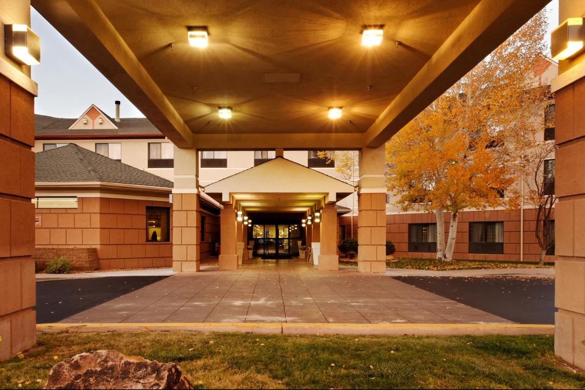 Holiday Inn Express Hotel & Suites Montrose - Black Canyon Area, an IHG Hotel - Housity