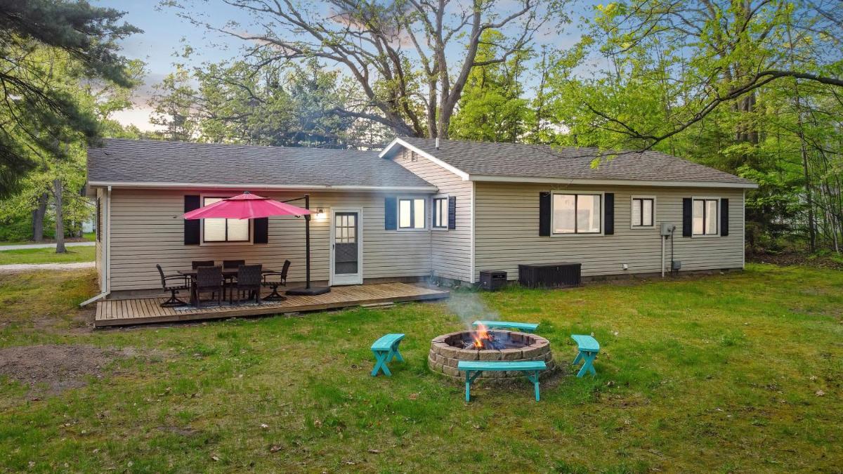 Bonfires, Peaceful, Higgins, Houghton Lake, Boating - Housity