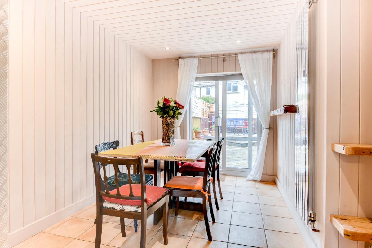 Beautiful Brighton House - Free Parking - Housity