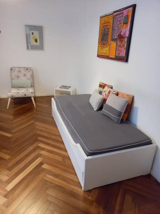 Suitetrails - Cálido apartamento a 8 cuadras del mar y a 3 de 18 Julio Hay una gatita que vive allí