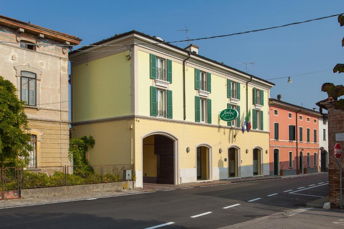 Hotel Gambara - Housity