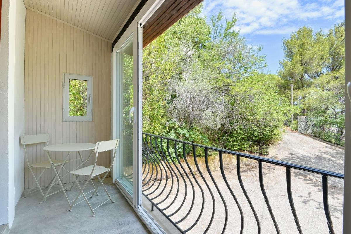 Nice apartment in a quiet villa in Ventabren - Housity