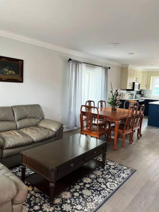 Brand new luxury 3 bedroom townhouse - Housity