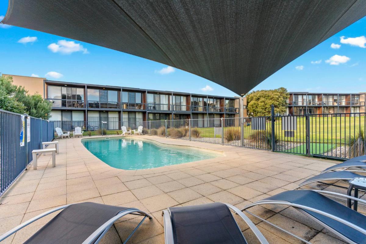 Fairway Views – Moonah Apartment 23 - Housity