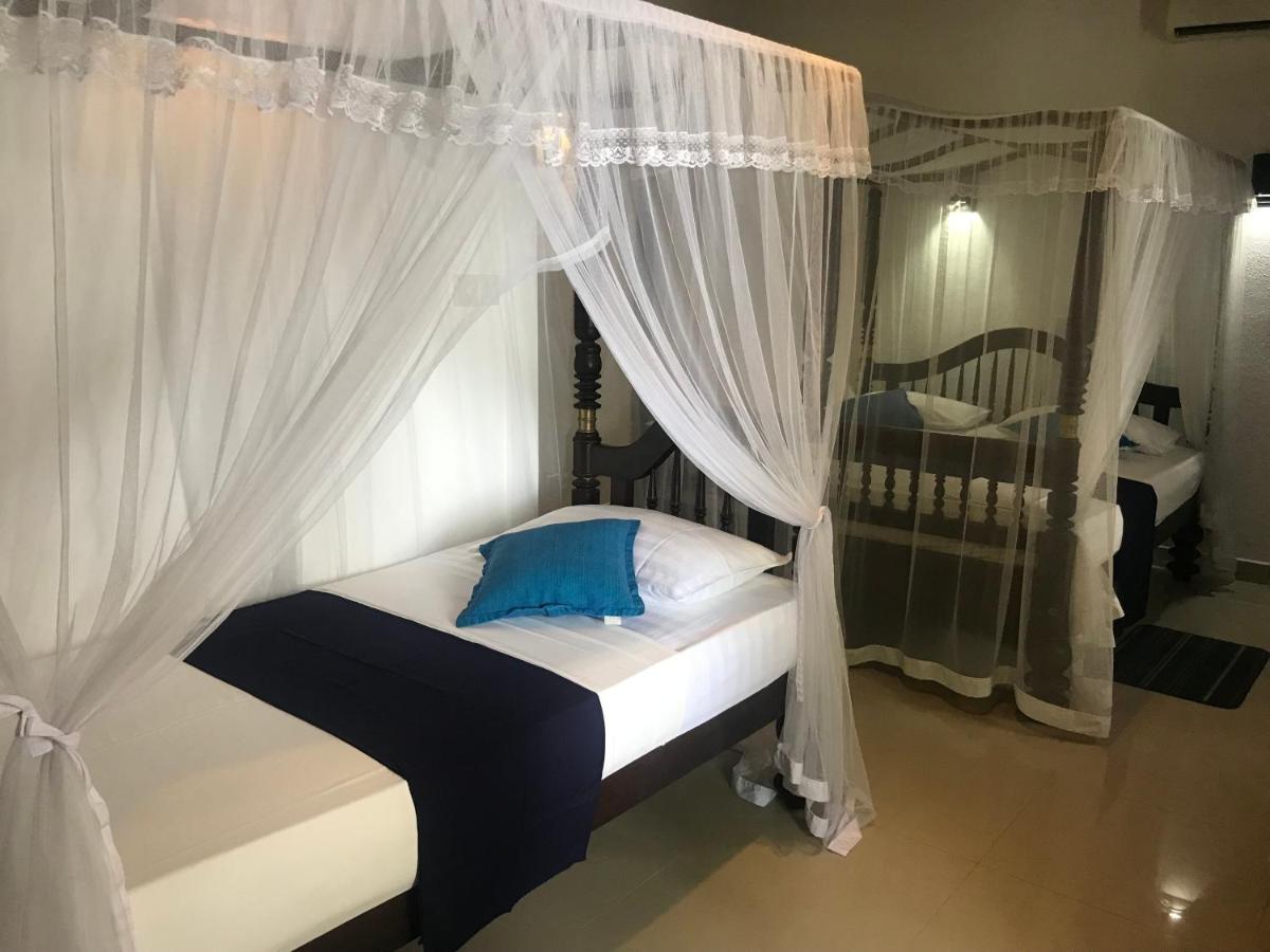Unawatuna Beach Bungalow - - Housity