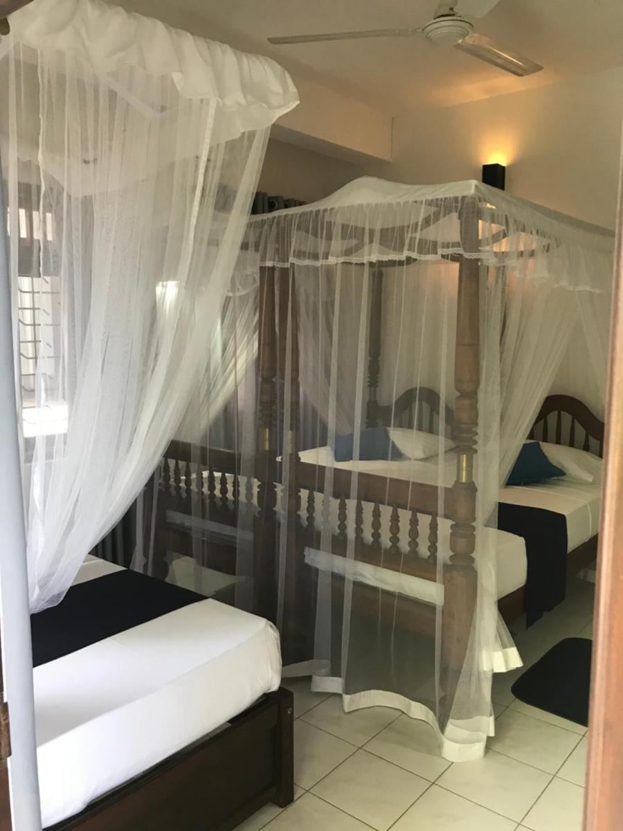 Unawatuna Beach Bungalow - - Housity