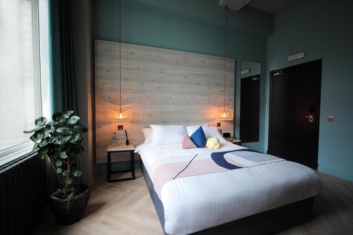 Revolver - Housity