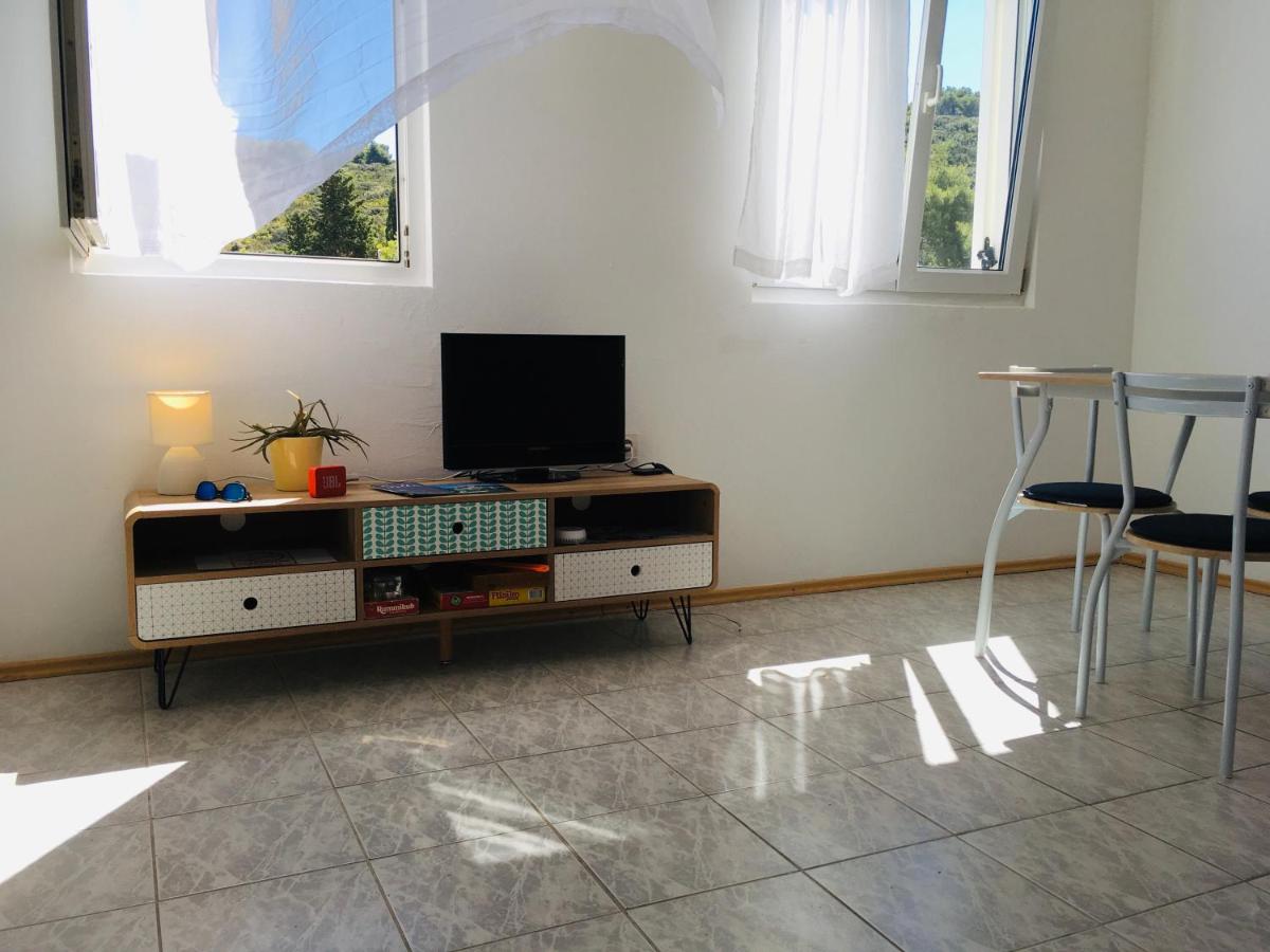 Suitetrails - Solenta - Sunny & Bright Apartment near Beach w Self CheckIN