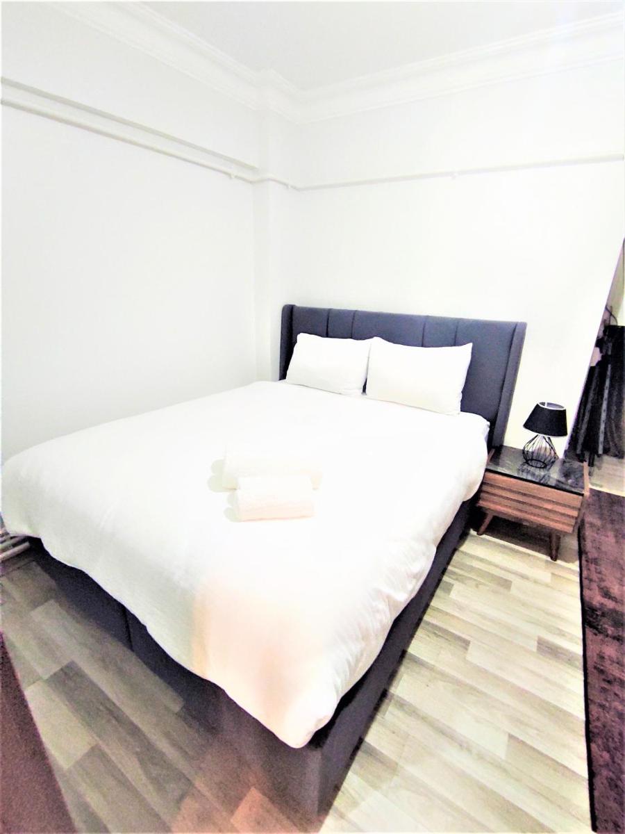 Intimate Suite Pier Side - Housity