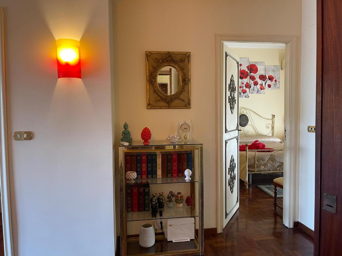 Lady House - Housity