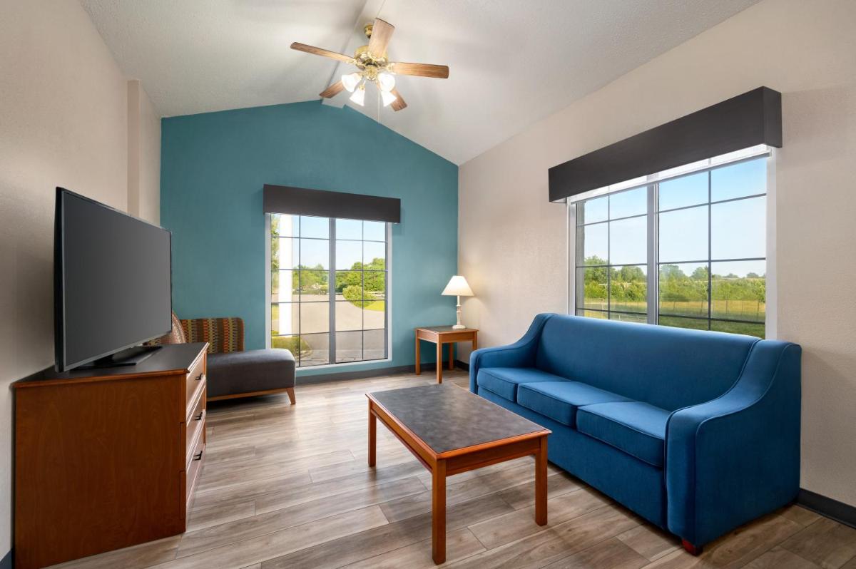 La Quinta Inn by Wyndham Columbus I-70E Reynoldsburg - Housity