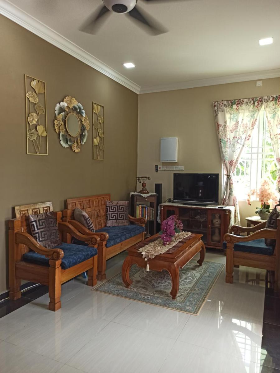 Darney's Homestay Kg Bangau Tanjung - Housity