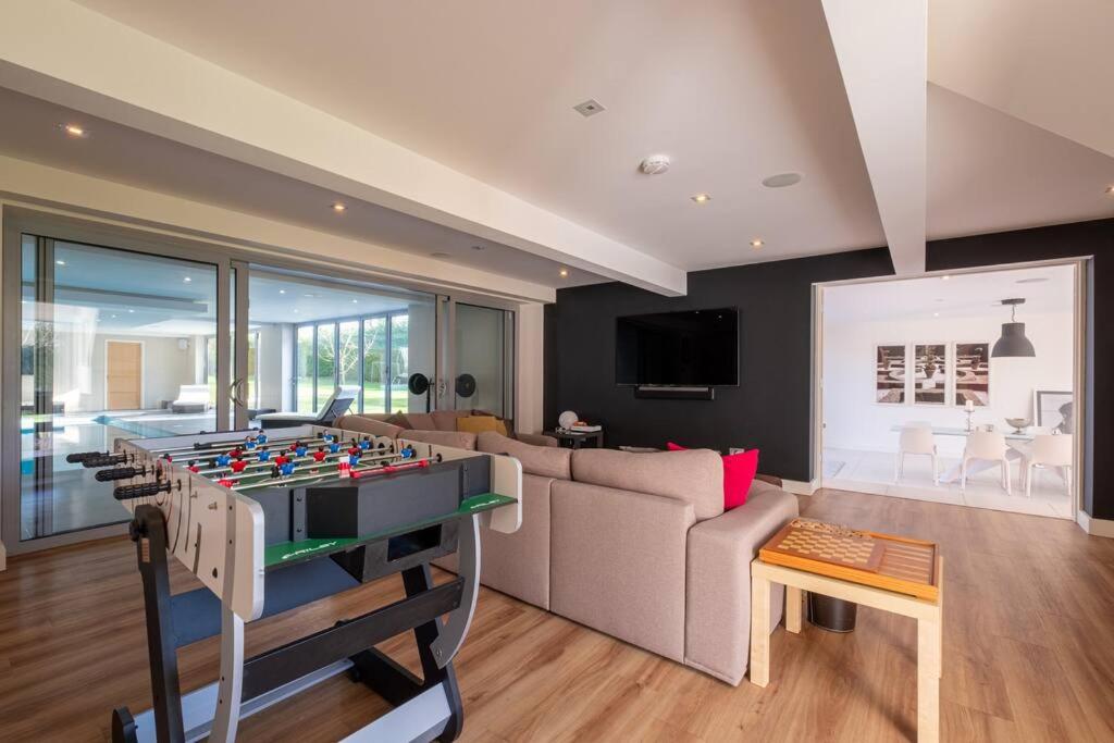 Cheltenham's Most Luxurious House - Housity