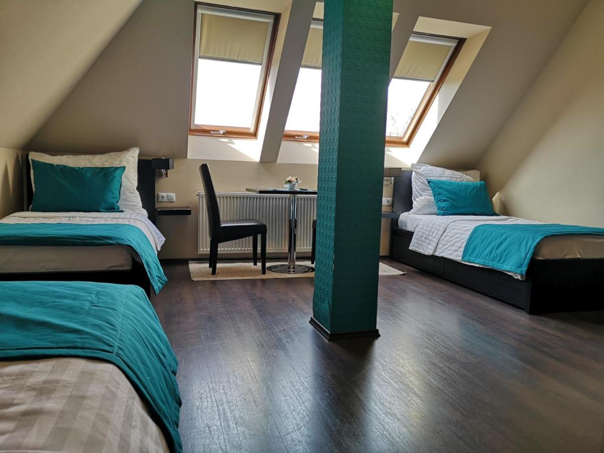 Suitetrails - Parton Hotel & Bowling