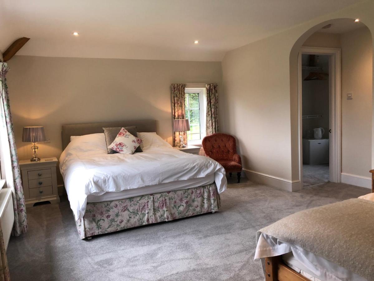 Whiteways Farmhouse - Housity