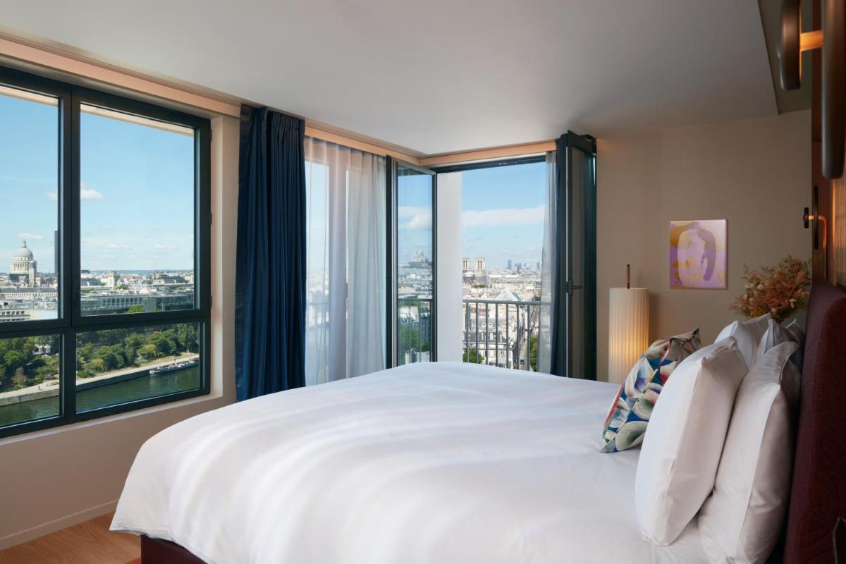 Un ou plusieurs lits dans un hébergement de l'établissement SO/ Paris Hotel