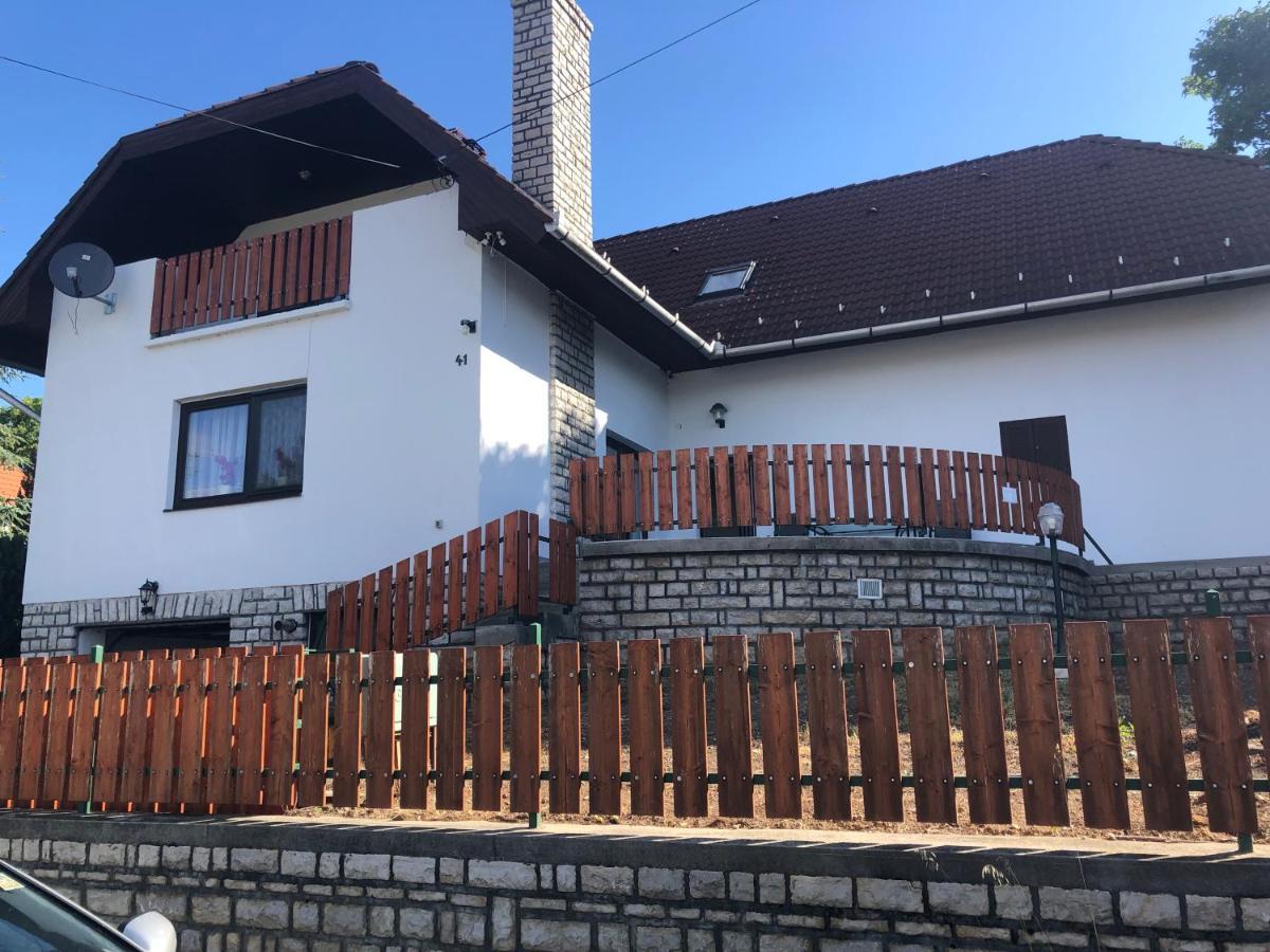 Balatoni Family House - Housity