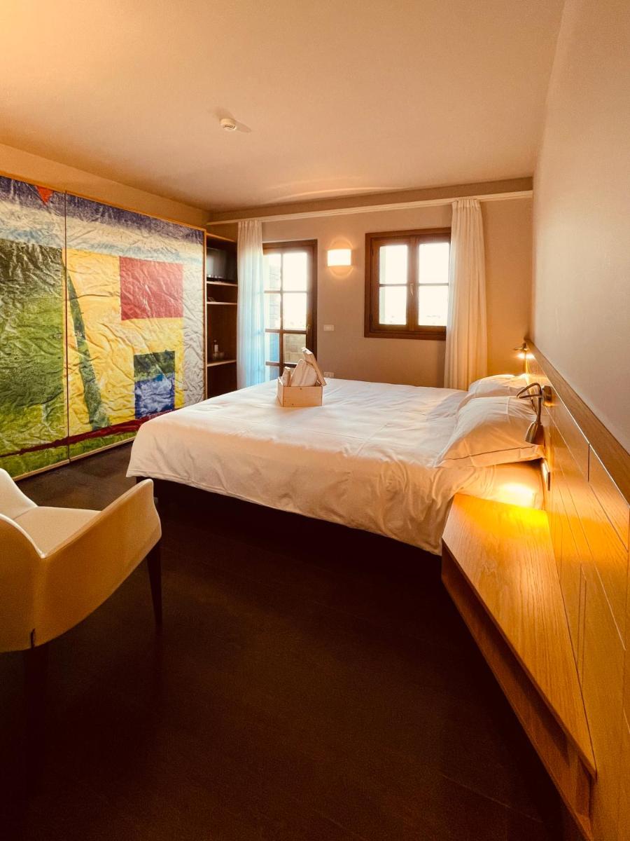 Elliot Osteria e dormire in collina - Housity